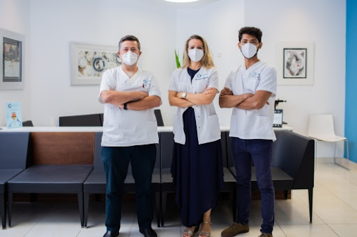 Dr. Alex Fernandez Santodomingo, Oftalmólogo — SALUD en Valencia